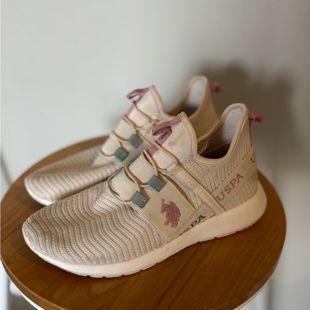 Kids light pink sneakers